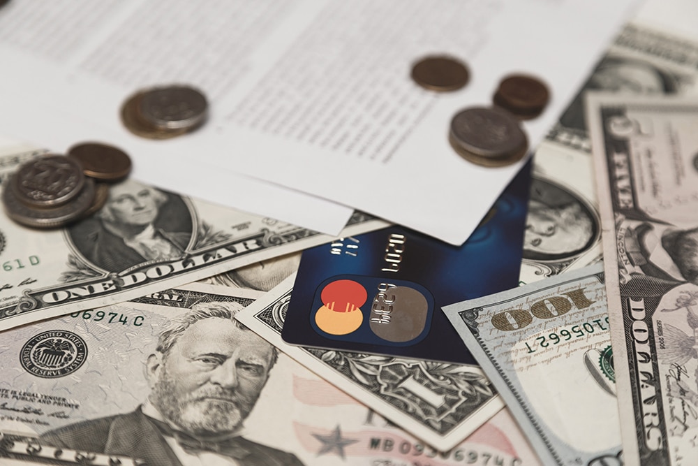 bank credit card moneys and coins and bank P9325B4 4 สรุปประเด็นจากงาน Creative Talk 2018 : เปิดมุมมองการตลาดออนไลน์