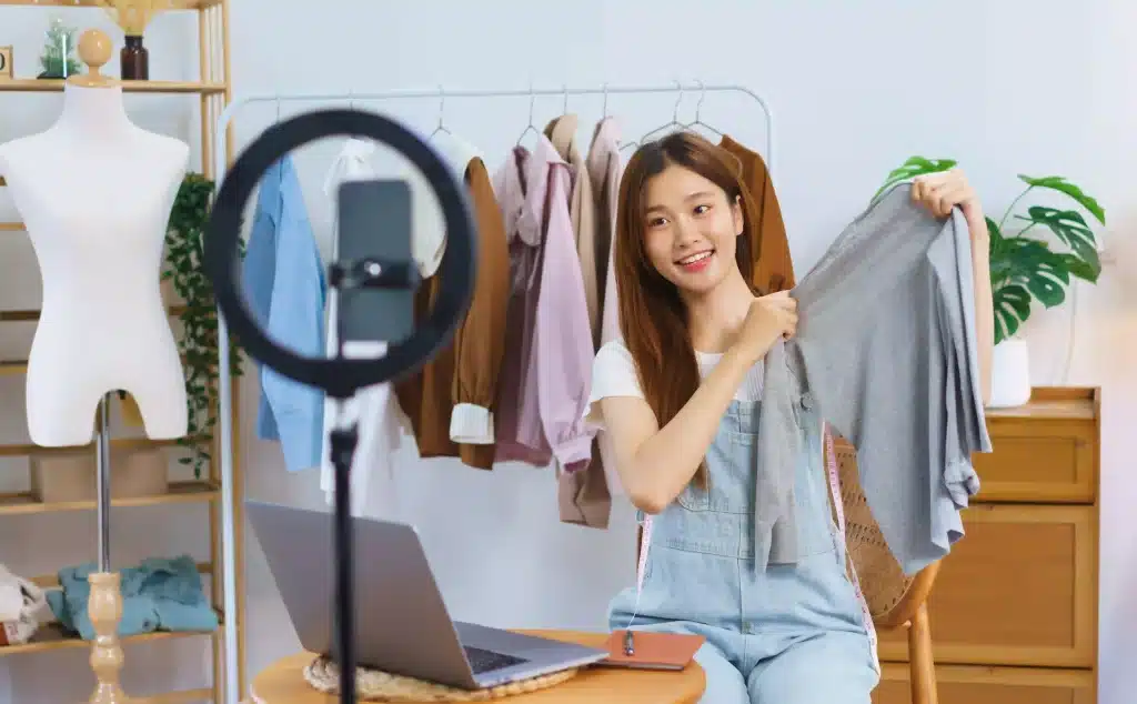 shutterstock 2198041183 เทคนิค Live ไลฟ์สดขายของ เพิ่มยอดขายใน Facebook