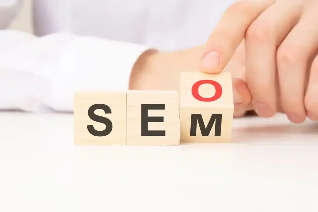 เปรียบเทียบ SEO VS SEM ช่วยให้เว็บไซต์ติดอันดับเหมือนกัน แตกต่างกันอย่างไร? 1 - เปรียบเทียบ SEO VS SEM ช่วยให้เว็บไซต์ติดอันดับเหมือนกัน แตกต่างกันอย่างไร?